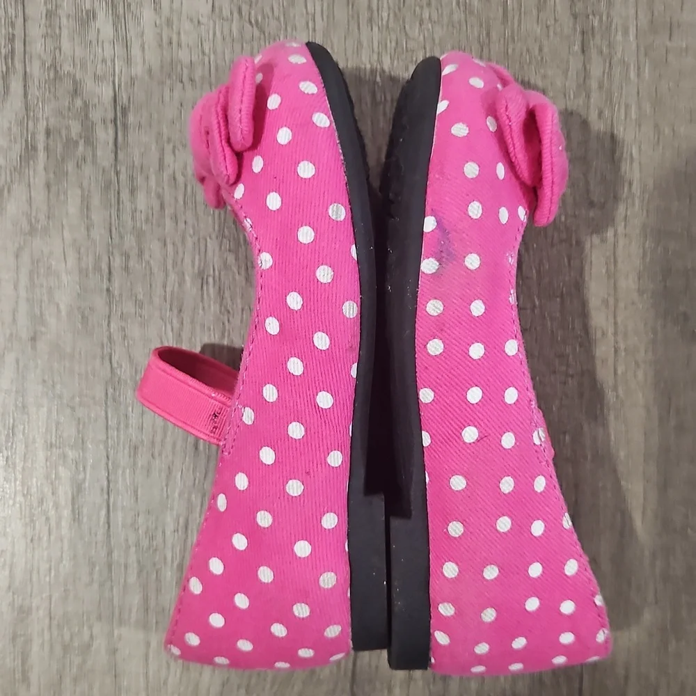 Place Pink Polka Dot Kids Shoes with Bow size 5